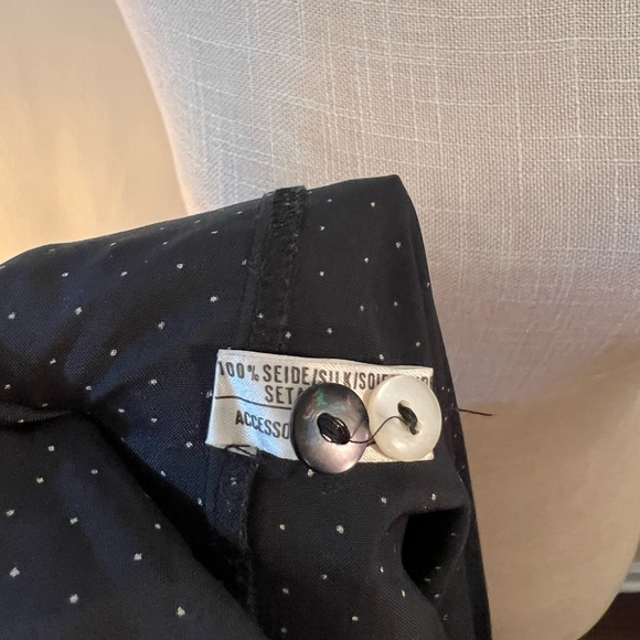 100% Silk Blouse Black and white Polkadot - Picture 9 of 9